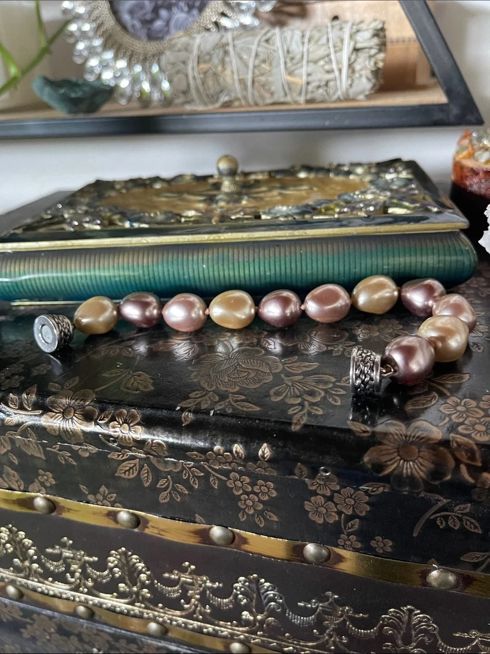 Faux Pearl Bracelet with Magnetic Closure